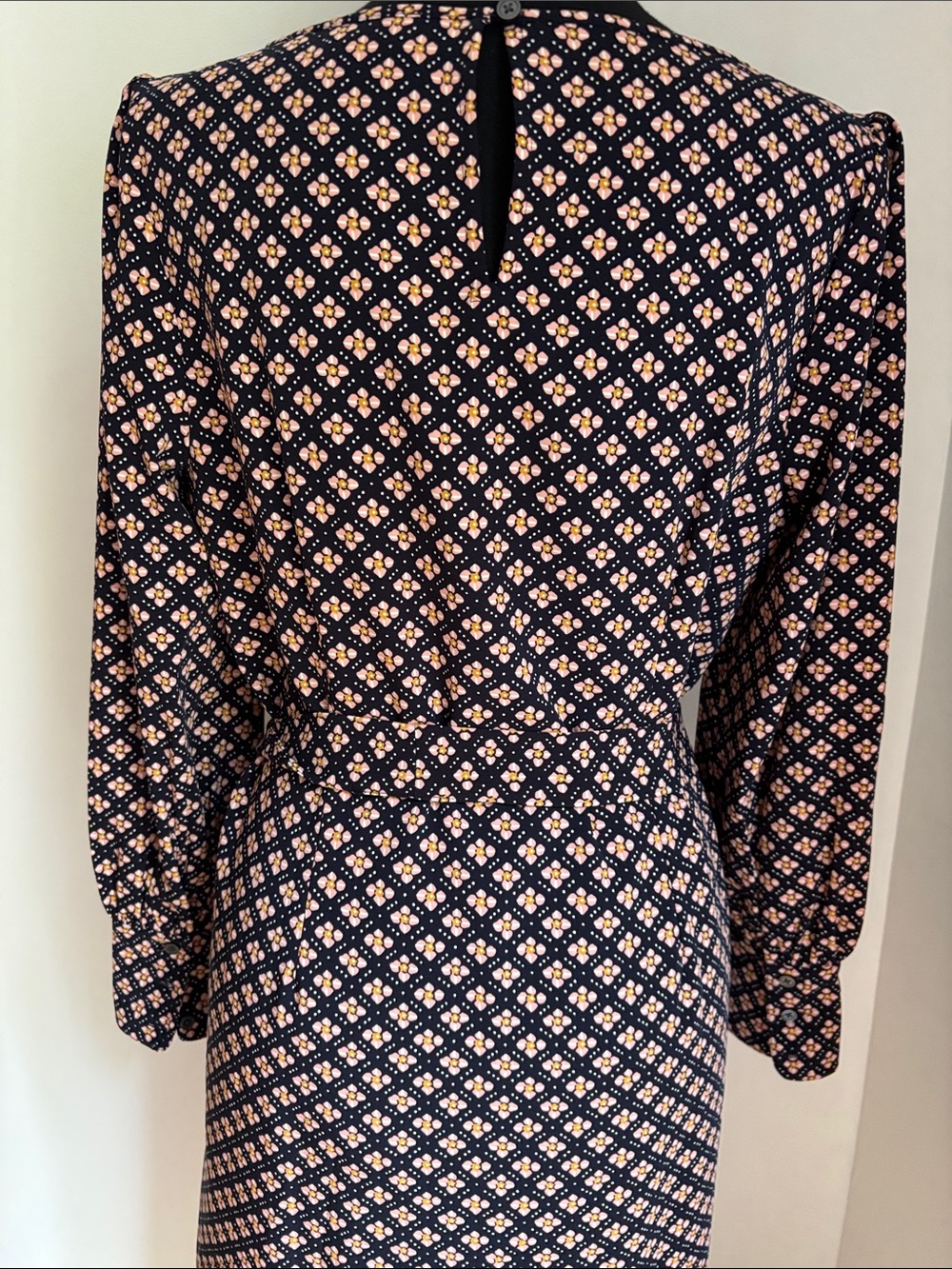 PERFECT ANN TAYLOR LOFT long sleeve dress flower design shaping darts MP - Picture 3 of 3